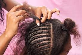 Mains expertes tressage afro Marrakech